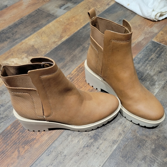 a.n.a Womens Decoy Wedge Heel Booties Cognac Brown Size 7 NWOB - Picture 2 of 9